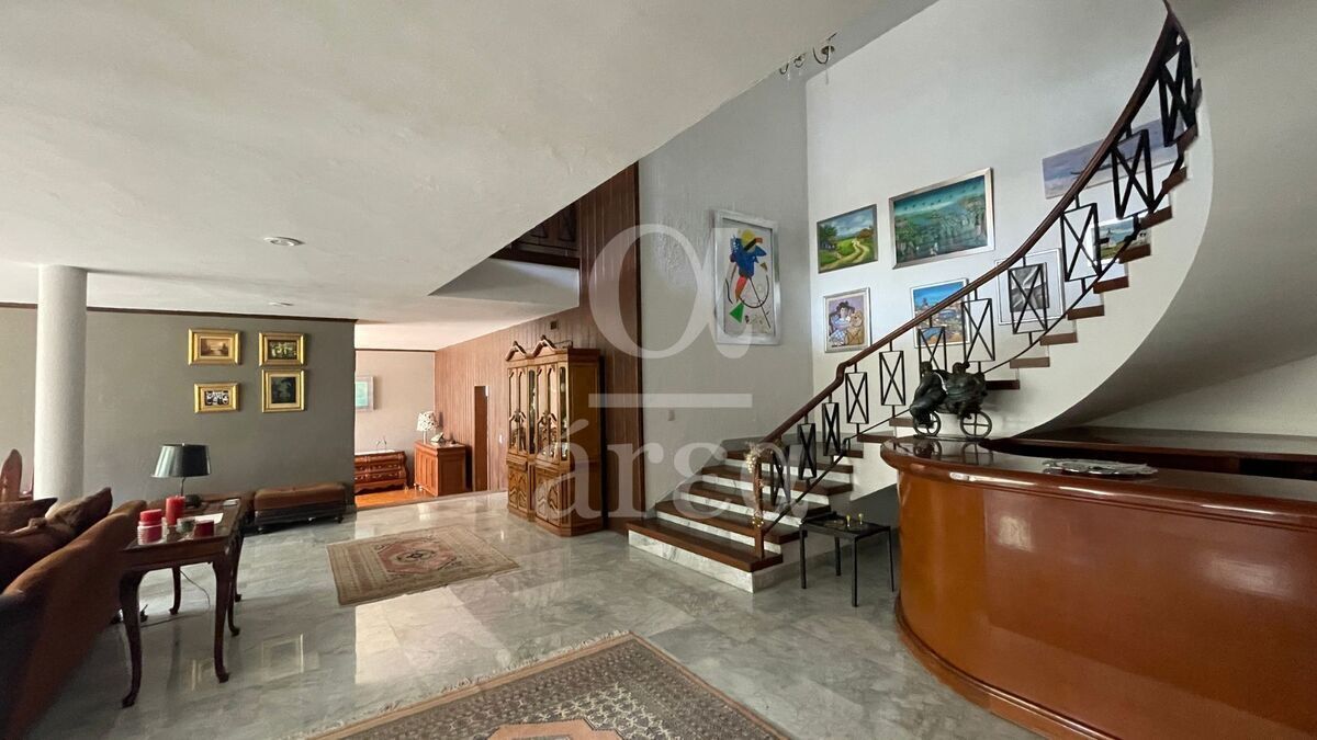 OPORTUNIDAD! Casa para remodelar en esquina dentro del Triángulo Dorado