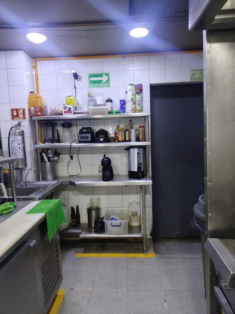Se Renta Local Comercial En El Aeropuerto Terminal 1 