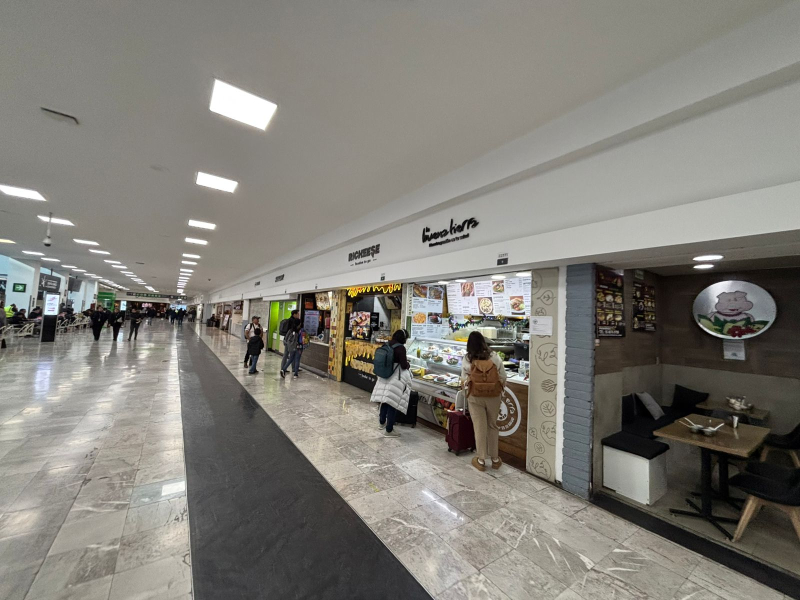 Se Renta Local Comercial En El Aeropuerto Terminal 1 