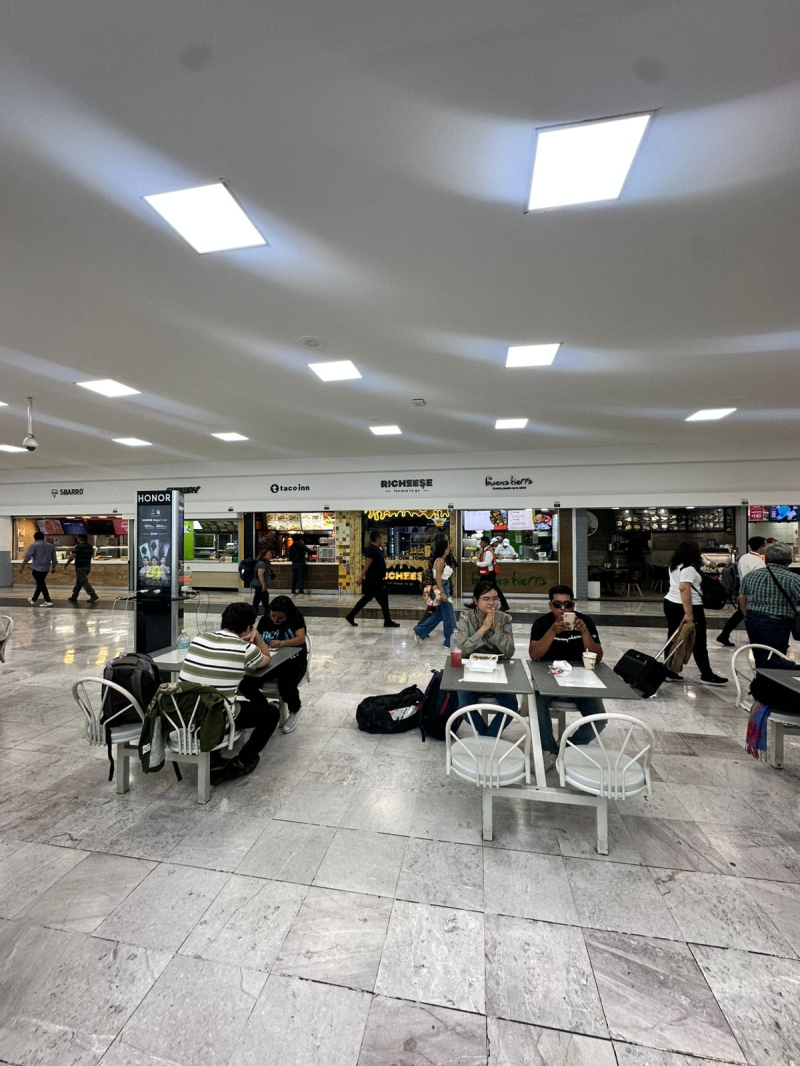 Se Renta Local Comercial En El Aeropuerto Terminal 1 