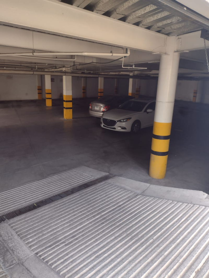 Local Comercial En Renta �?? Plaza Volcanes, Segundo Nivel
