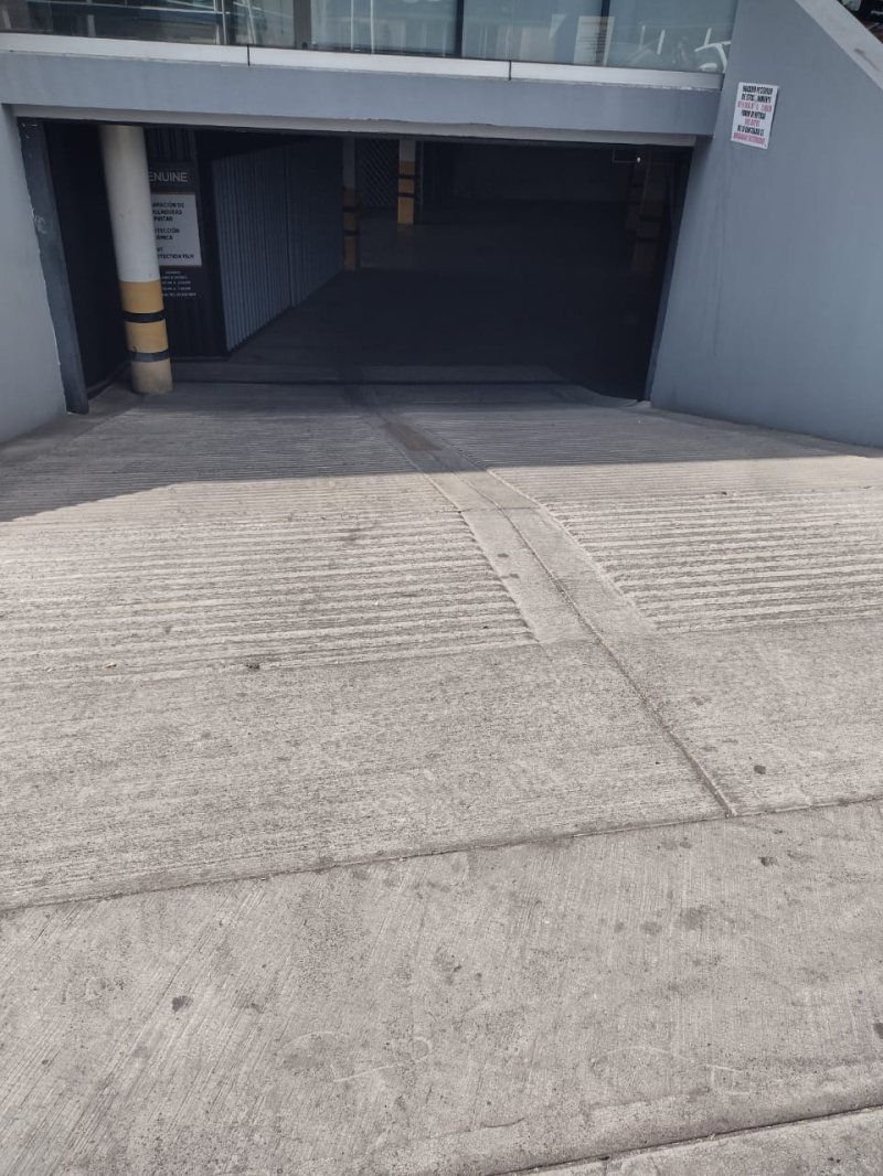 Local Comercial En Renta �?? Plaza Volcanes, Segundo Nivel