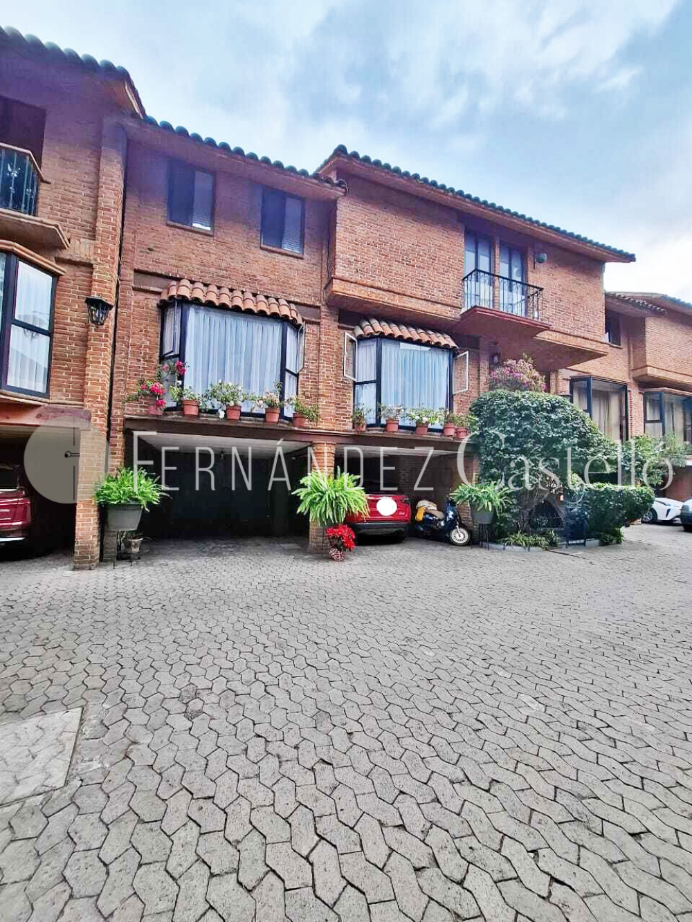 Renta casa Altavista Álvaro Obregón SEMI AMUEBLADA con TERRAZA  