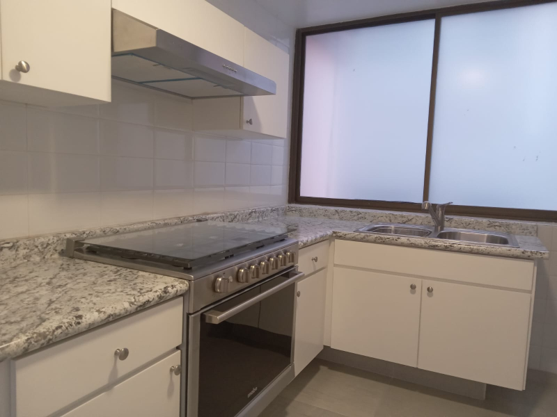 Departamento En Venta  En Privada Con 3 Balcones  En Lomas De Las Palmas