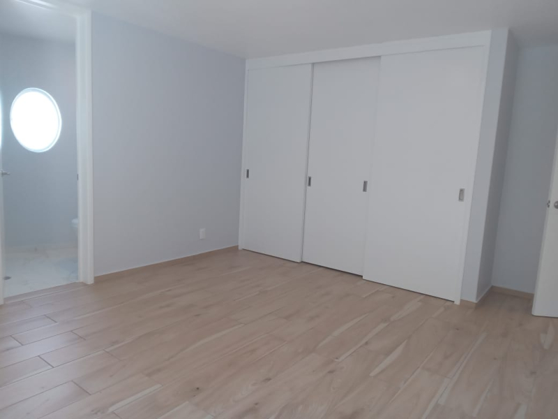 Departamento En Venta  En Privada Con 3 Balcones  En Lomas De Las Palmas