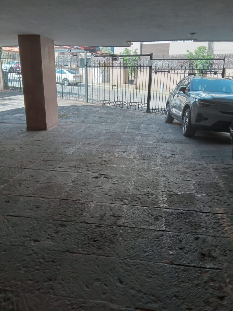 Departamento En Venta  En Privada Con 3 Balcones  En Lomas De Las Palmas