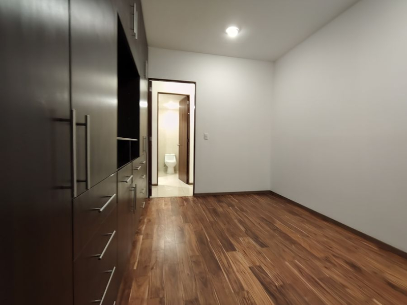 Venta Departamento en Grand Tower del Valle, piso 9
