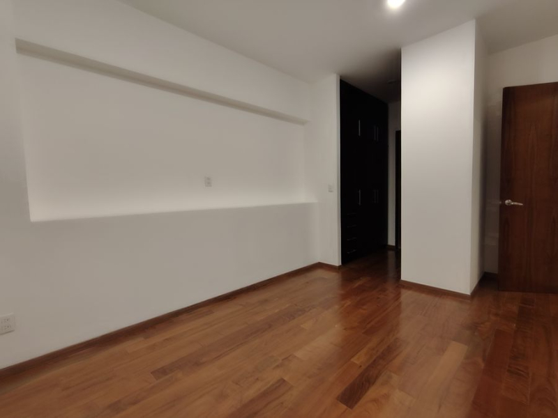 Venta Departamento en Grand Tower del Valle, piso 9