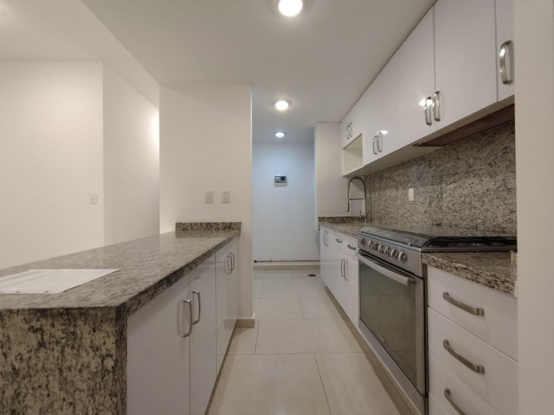 Venta Departamento en Grand Tower del Valle, piso 9
