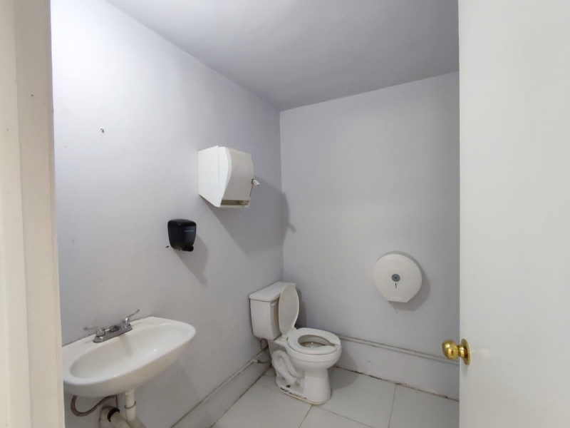 LOCAL/BODEGA EN VENTA En Toluca, PRECIO REBAJADO Uso De Suelo COMERCIAL Cerca Del Aeropuerto
