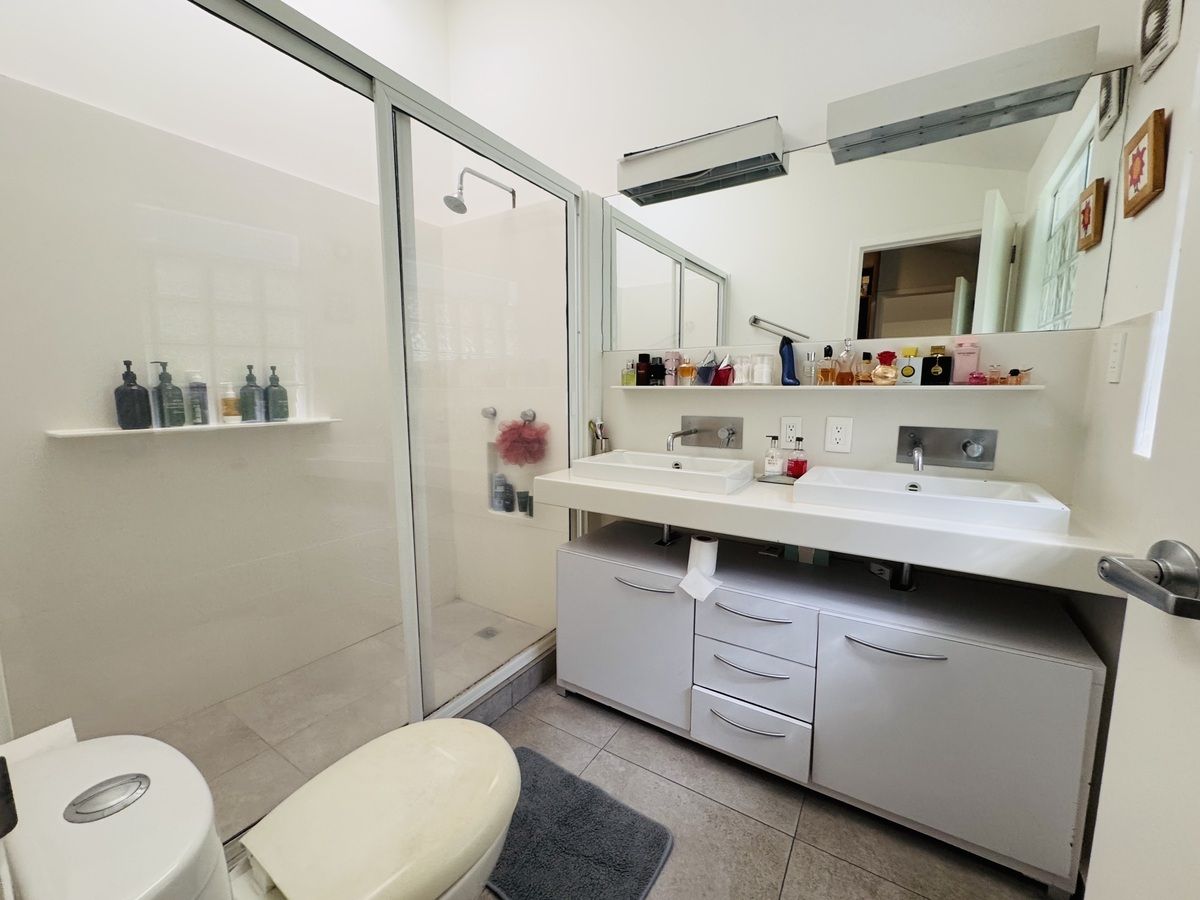 Muy buena casa en venta en la herradura en calle cerrada