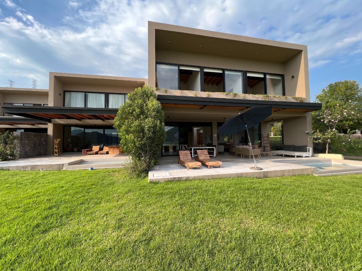 Casa Frente A La Pradera