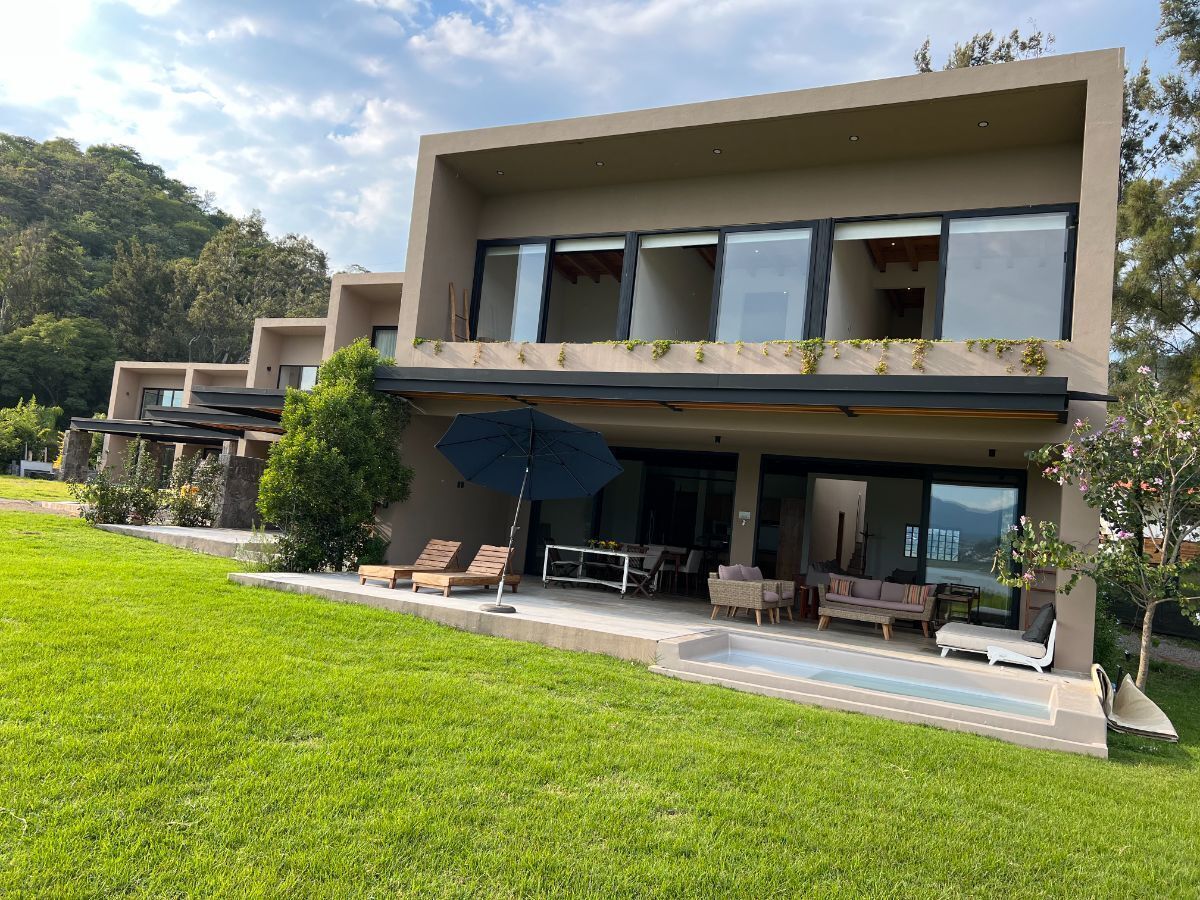 Casa Frente A La Pradera