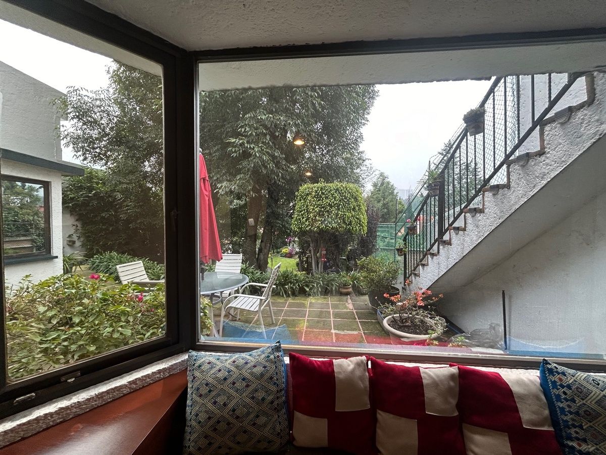casa muy iluminada en cerrada con vigilancia en venta en parques de la herradura