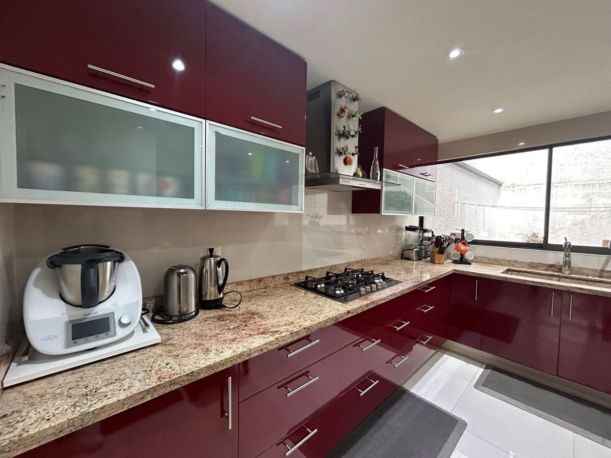 casa muy iluminada en cerrada con vigilancia en venta en parques de la herradura