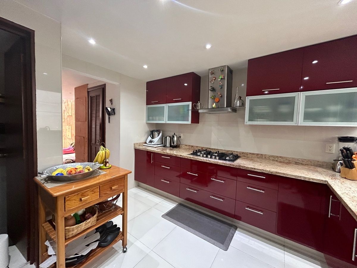 casa muy iluminada en cerrada con vigilancia en venta en parques de la herradura