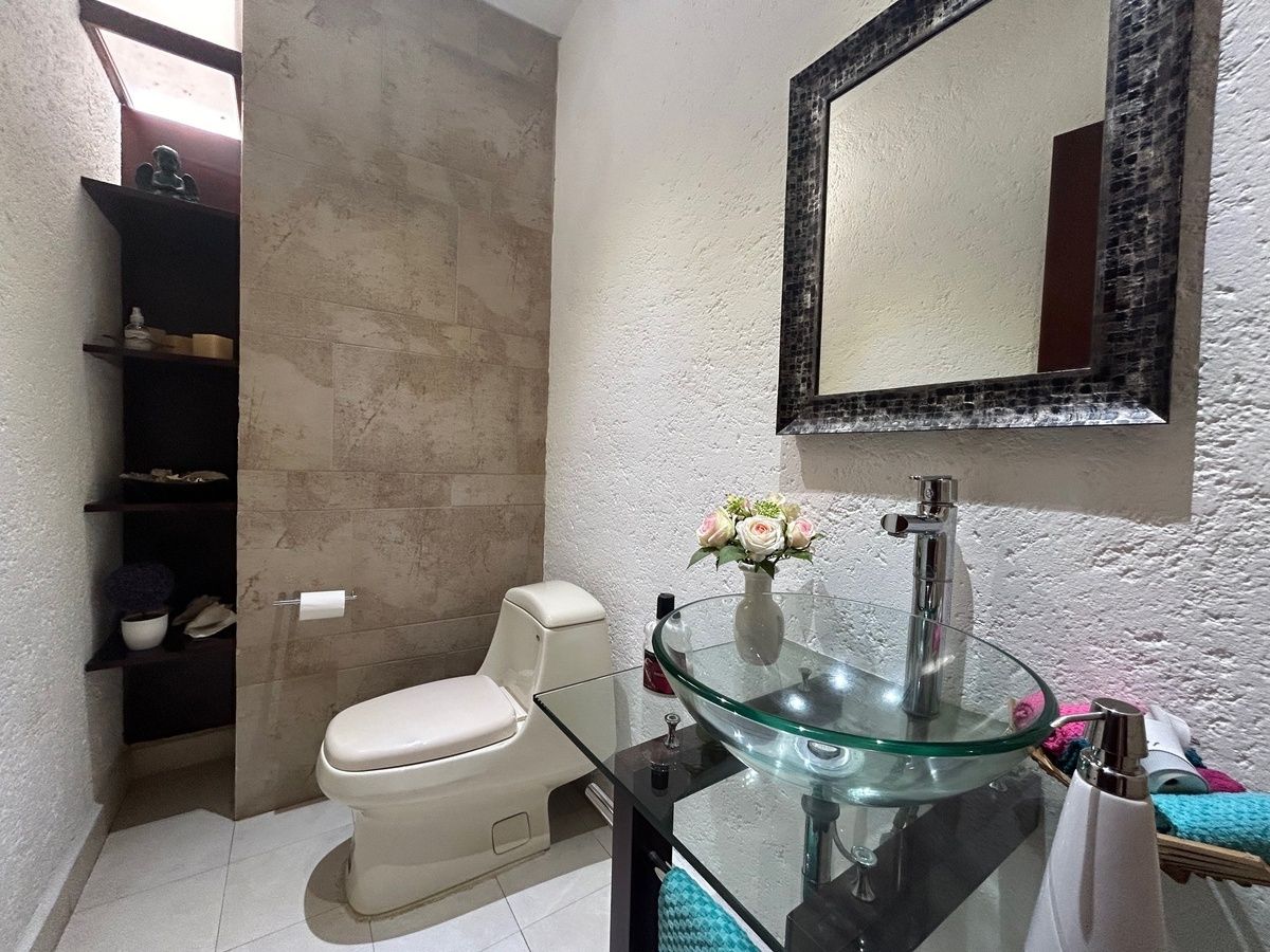 casa muy iluminada en cerrada con vigilancia en venta en parques de la herradura