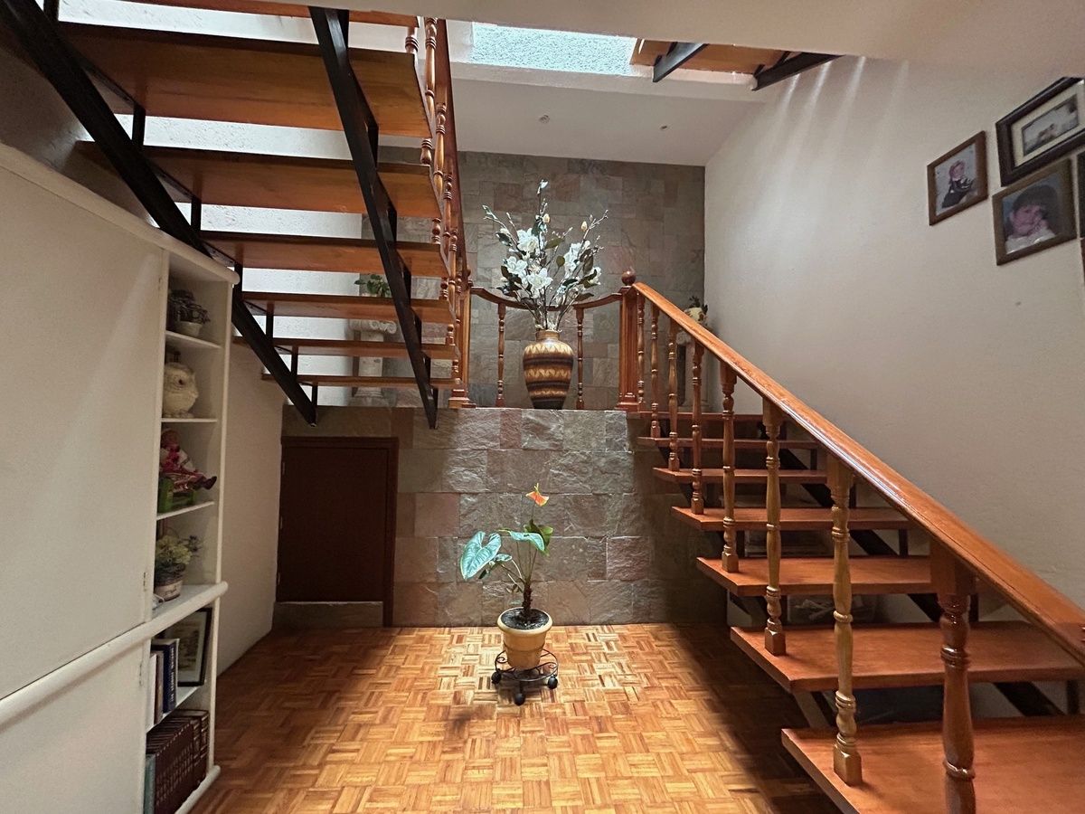 casa muy iluminada en cerrada con vigilancia en venta en parques de la herradura
