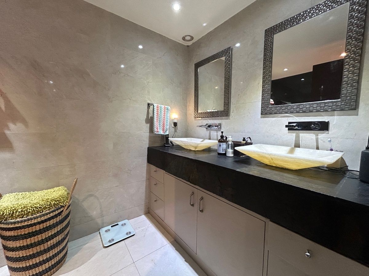 casa muy iluminada en cerrada con vigilancia en venta en parques de la herradura