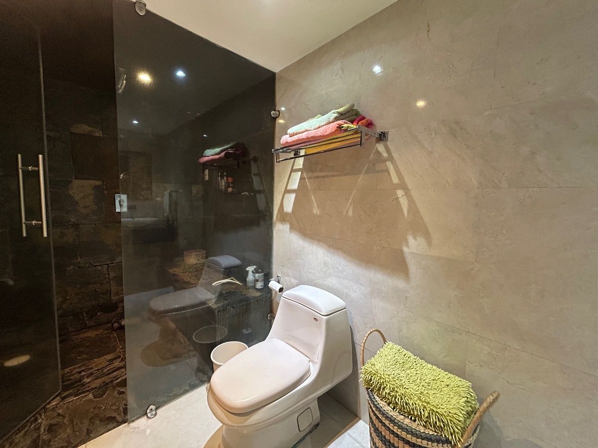 casa muy iluminada en cerrada con vigilancia en venta en parques de la herradura