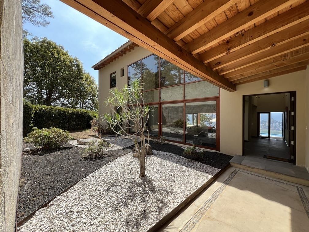 espectacular casa en venta  o renta en el santuario, valle de bravo