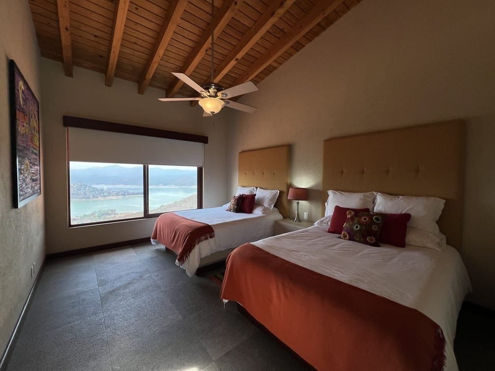 espectacular casa en venta  o renta en el santuario, valle de bravo