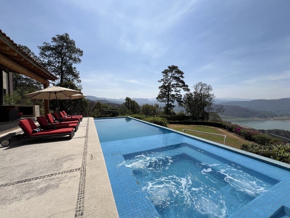 espectacular casa en venta  o renta en el santuario, valle de bravo
