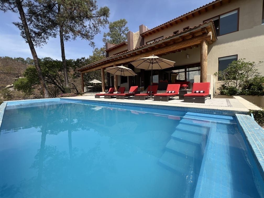 espectacular casa en venta  o renta en el santuario, valle de bravo