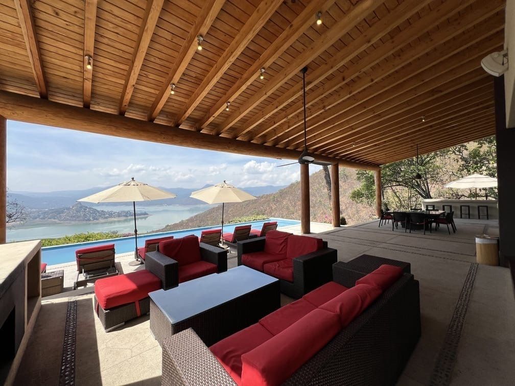 espectacular casa en venta  o renta en el santuario, valle de bravo