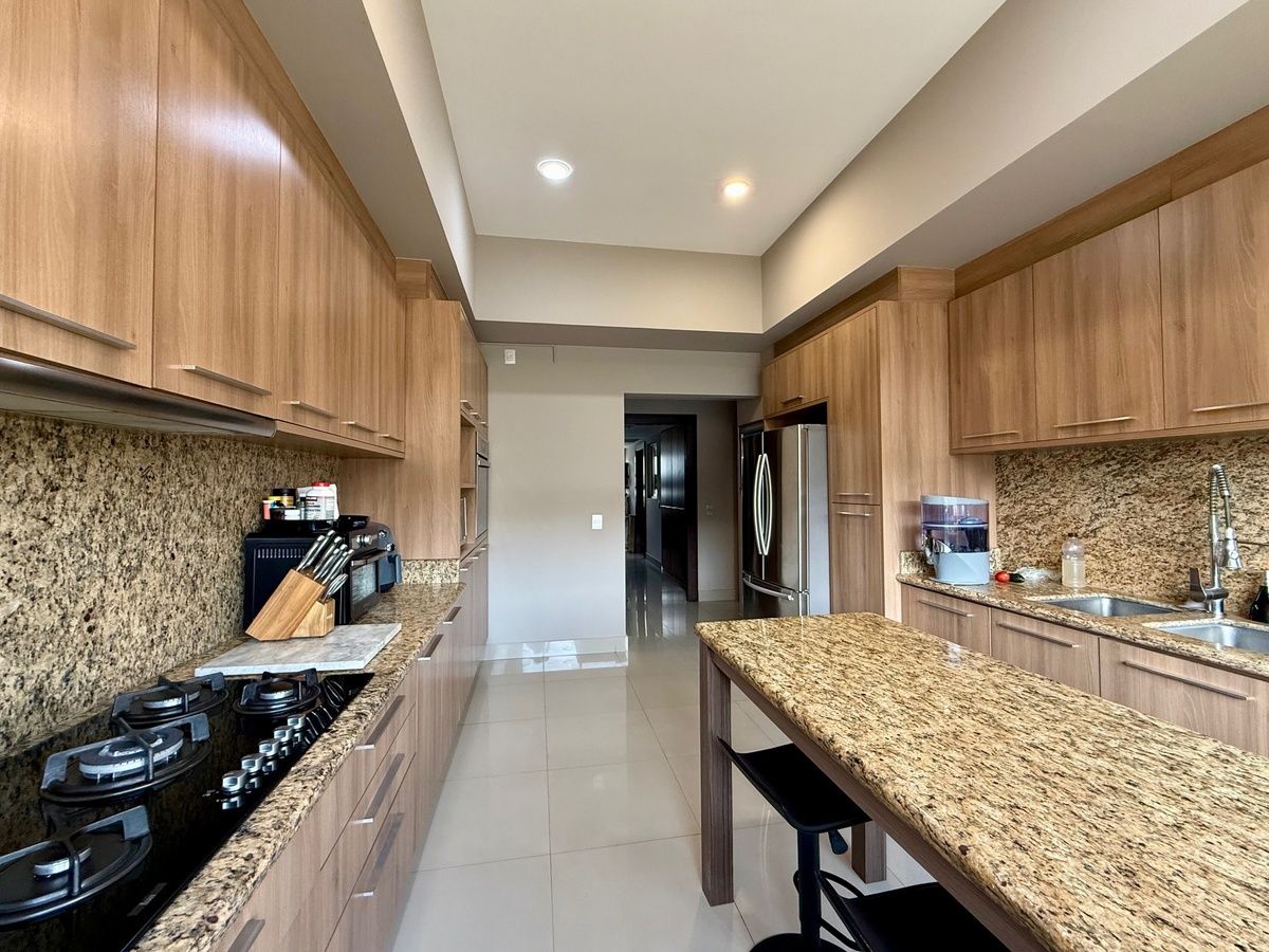 exclusivo departamento piso bajo en venta en cumbres de santa fe