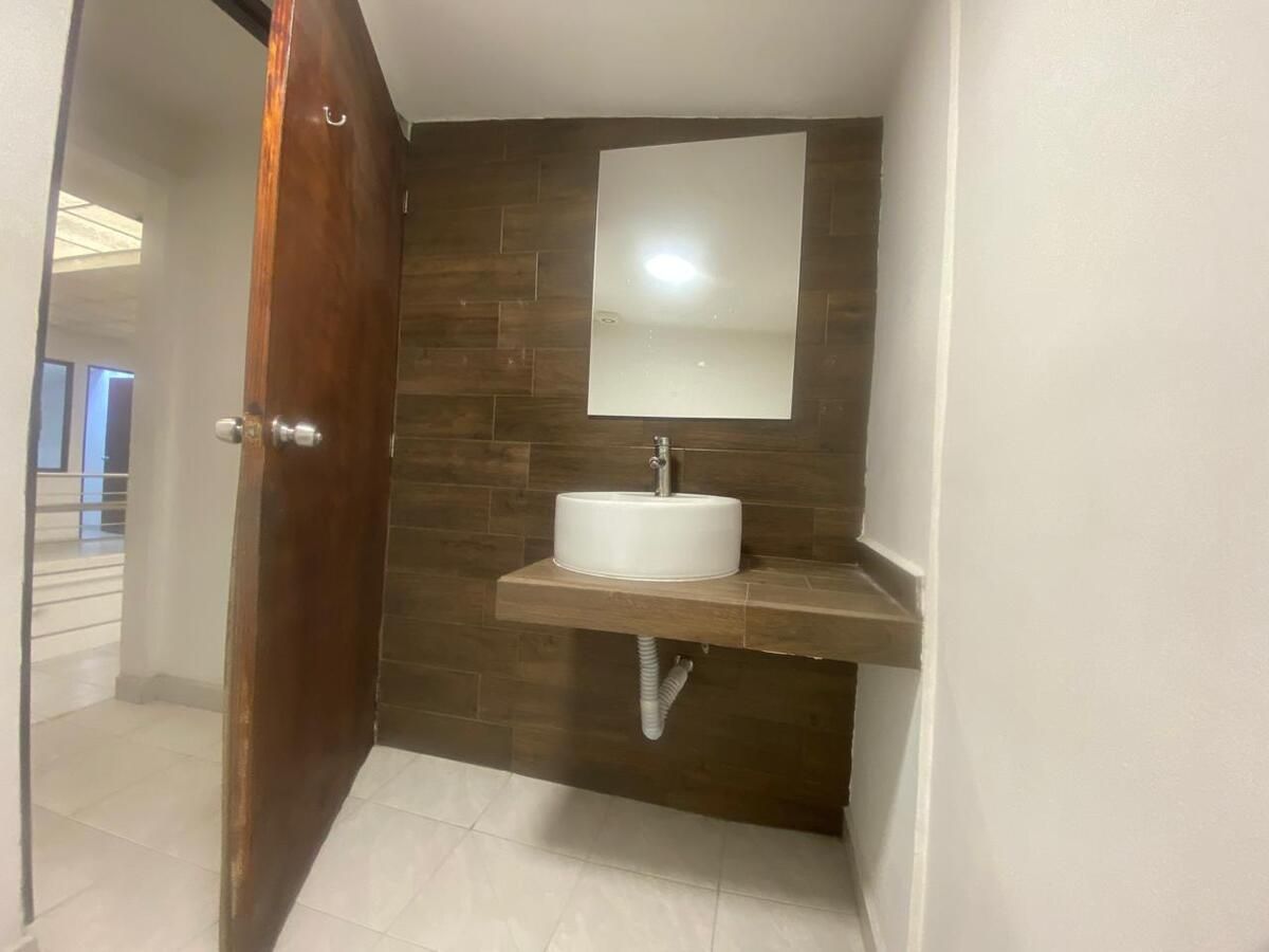 VENTA CASA/OFICINA LAGO BOLSENA