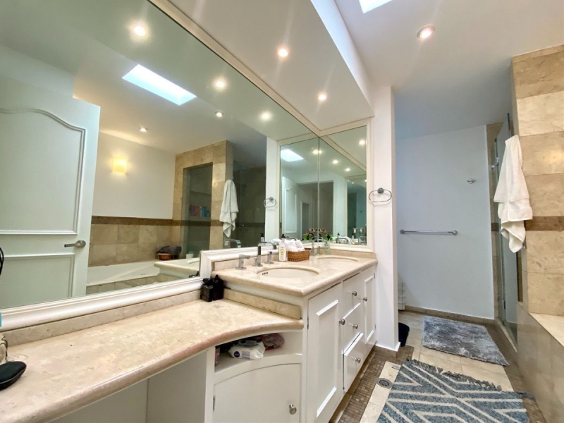Casa En Venta En Valle De Las Palmas