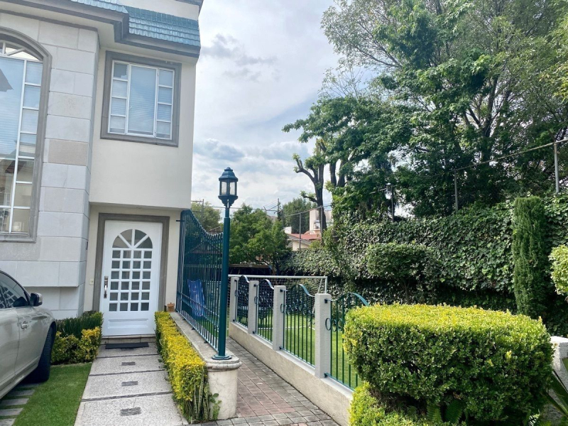 Casa En Venta En Valle De Las Palmas