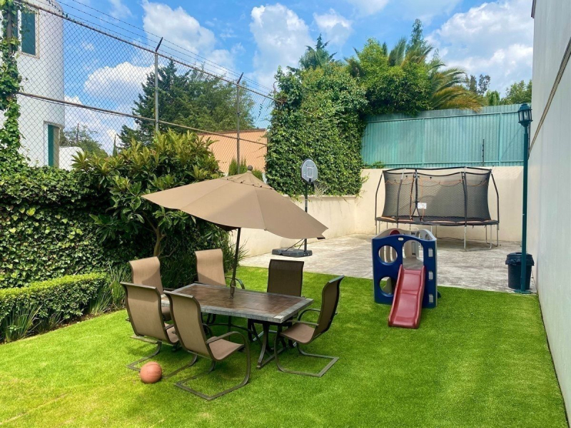 Casa En Venta En Valle De Las Palmas