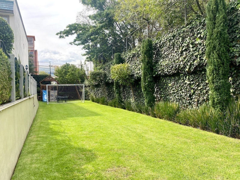 Casa En Venta En Valle De Las Palmas