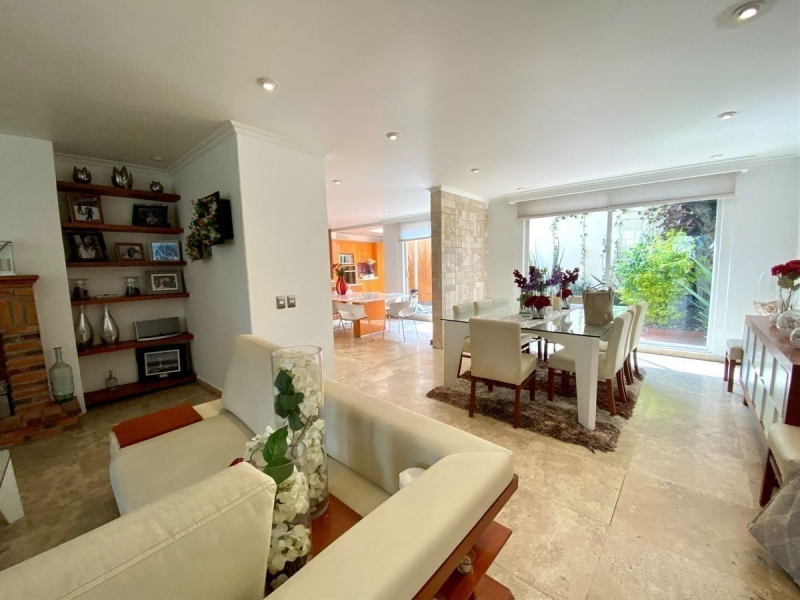 Casa En Venta En Valle De Las Palmas