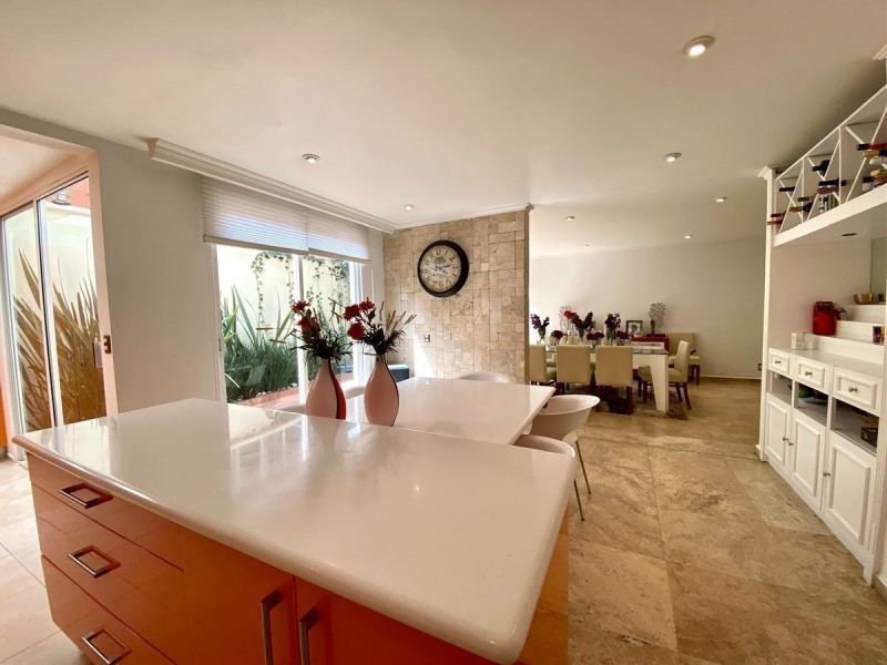 Casa En Venta En Valle De Las Palmas