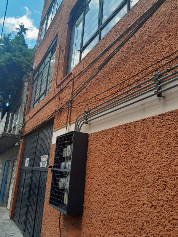 Edificio Con Bodega En Venta En Azcapotzalco.