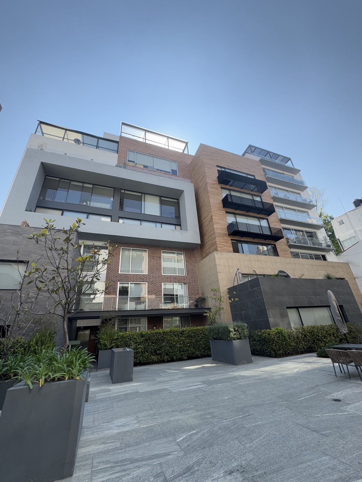 Muy buen departamento en venta, puede venderse como inversión con inquilinos.