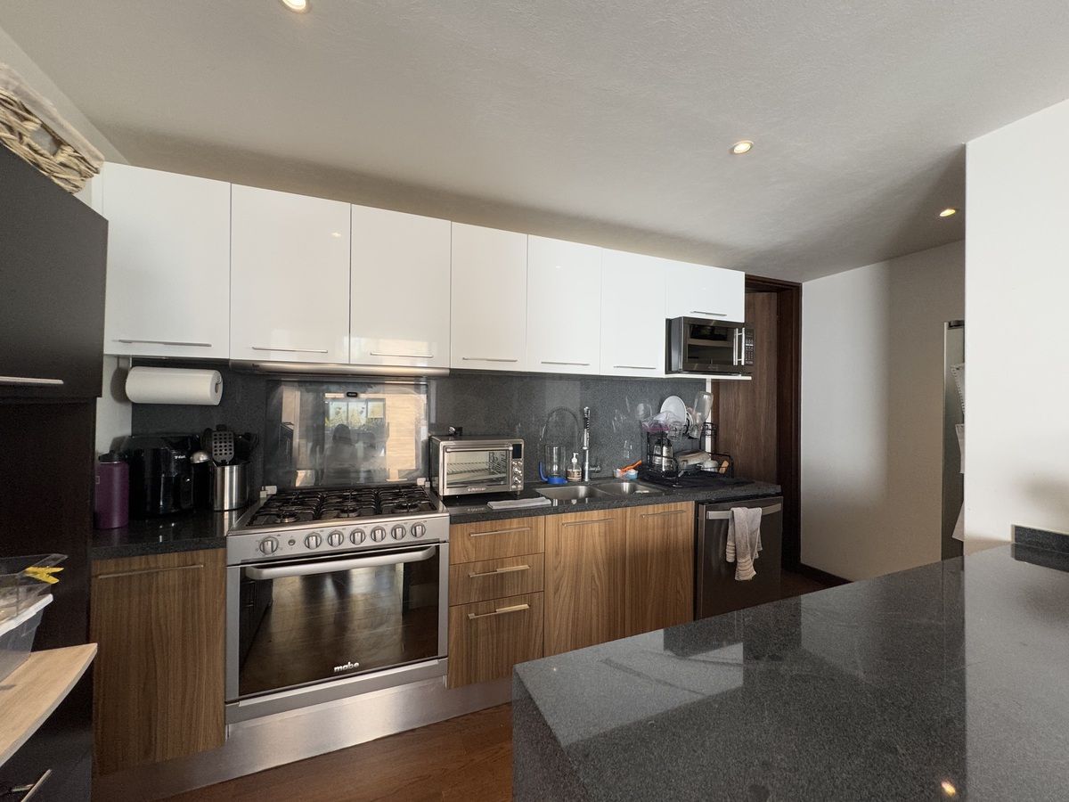 Muy buen departamento en venta, puede venderse como inversión con inquilinos.