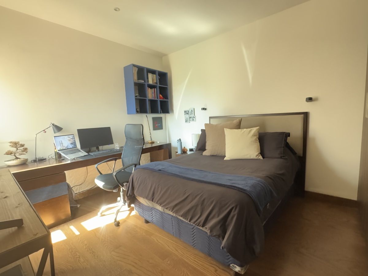 Muy buen departamento en venta, puede venderse como inversión con inquilinos.