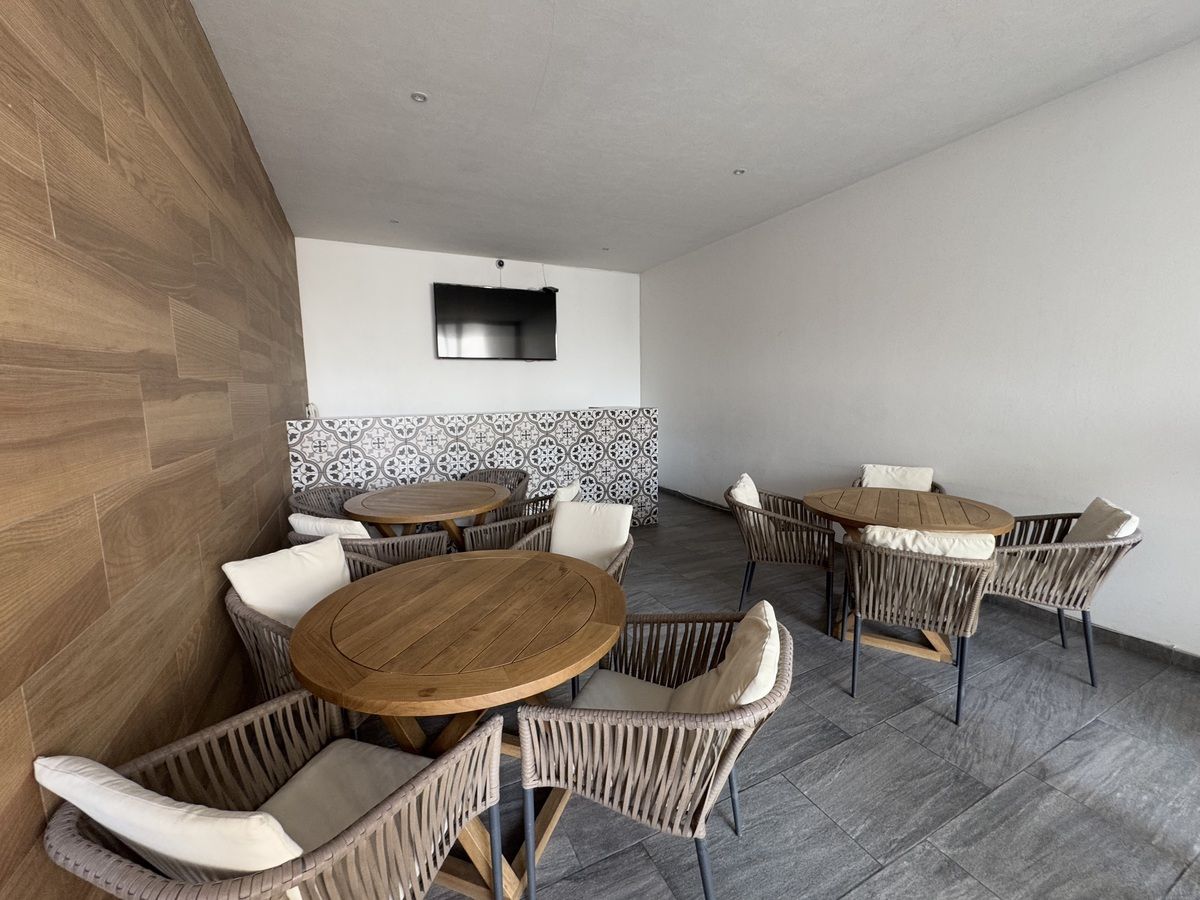 Muy buen departamento en venta, puede venderse como inversión con inquilinos.