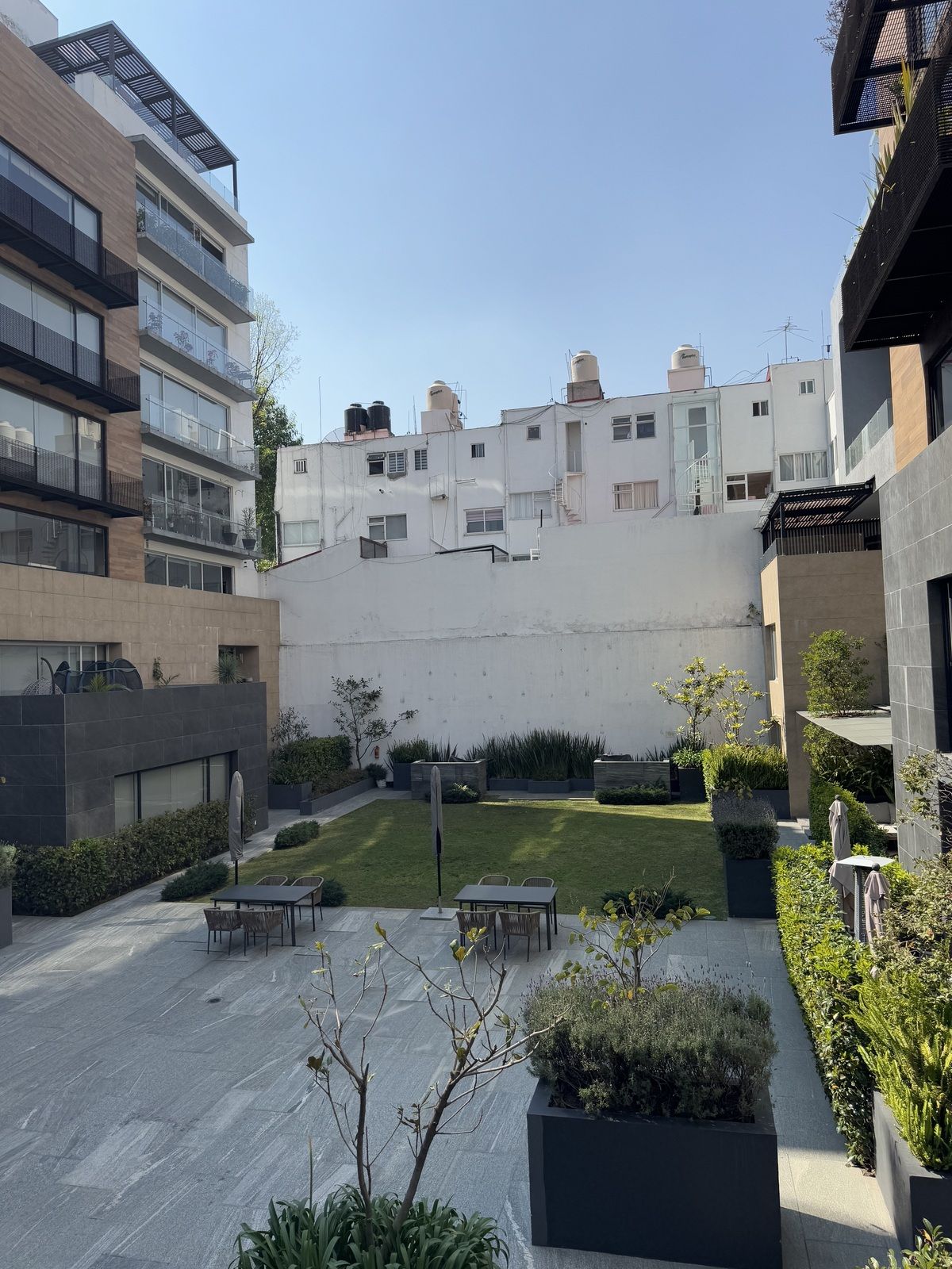 Muy buen departamento en venta, puede venderse como inversión con inquilinos.