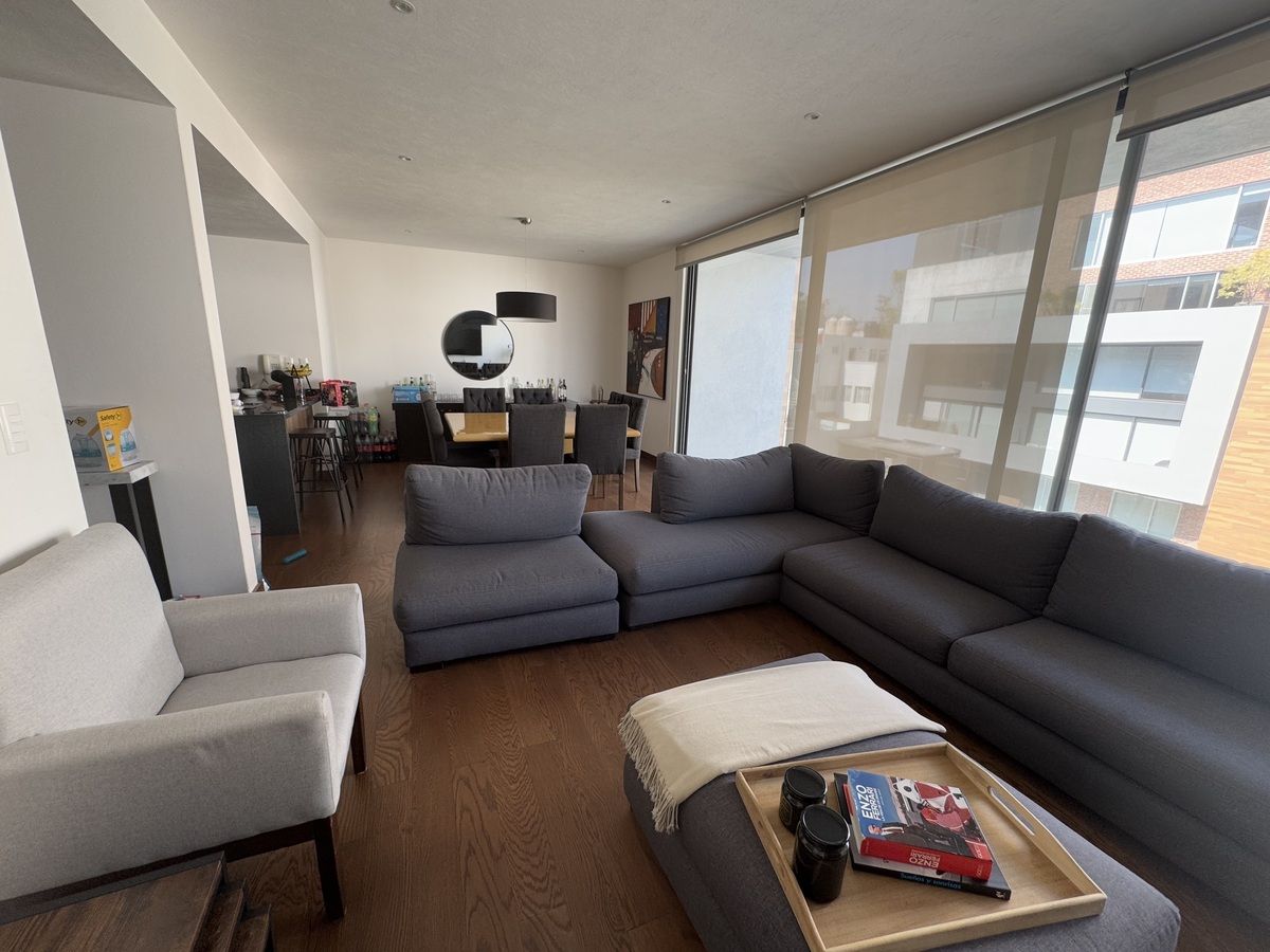 Muy buen departamento en venta, puede venderse como inversión con inquilinos.