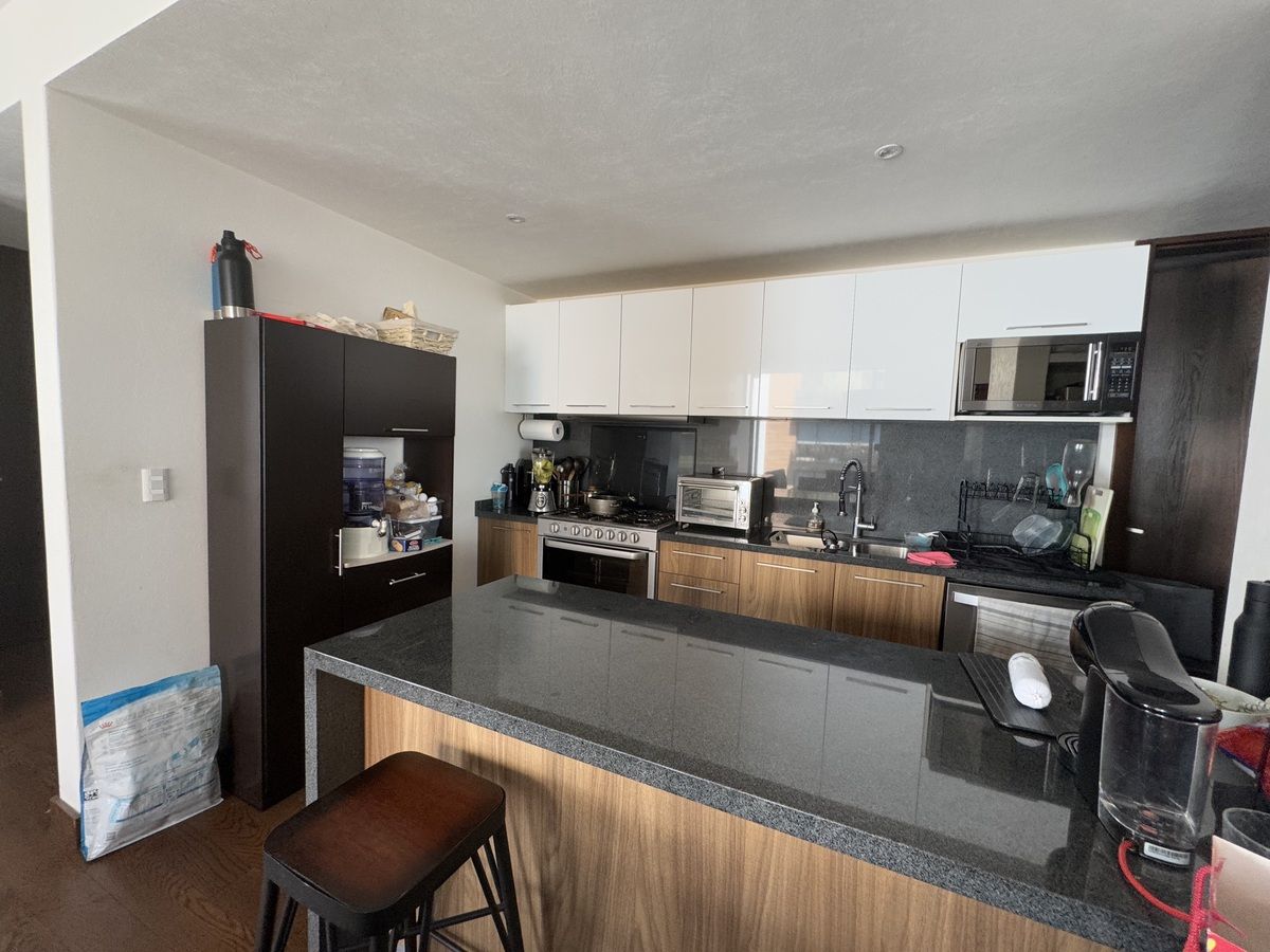 Muy buen departamento en venta, puede venderse como inversión con inquilinos.