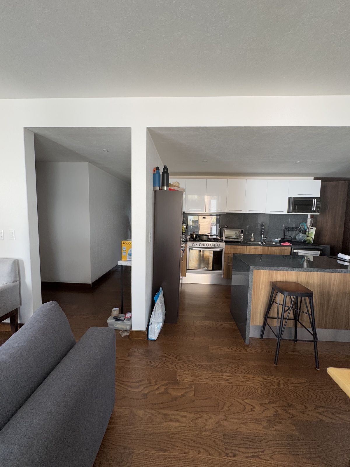 Muy buen departamento en venta, puede venderse como inversión con inquilinos.