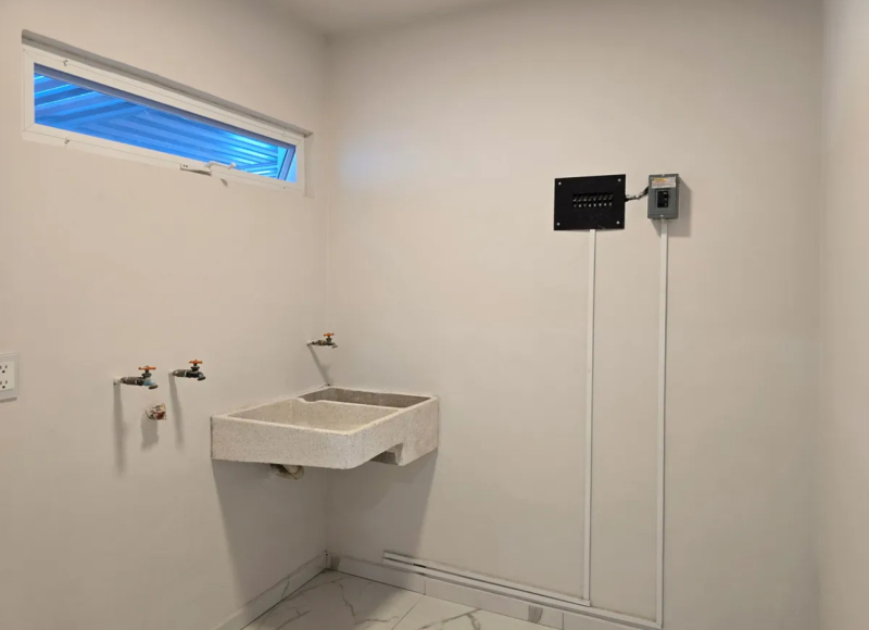 Se Vende Casa Frente Al Parque Metropolitano