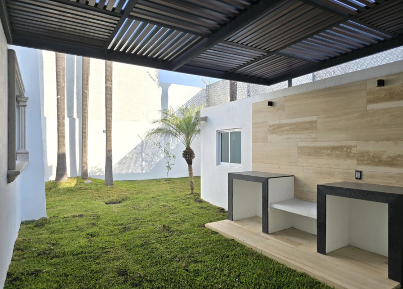 Se Vende Casa Frente Al Parque Metropolitano