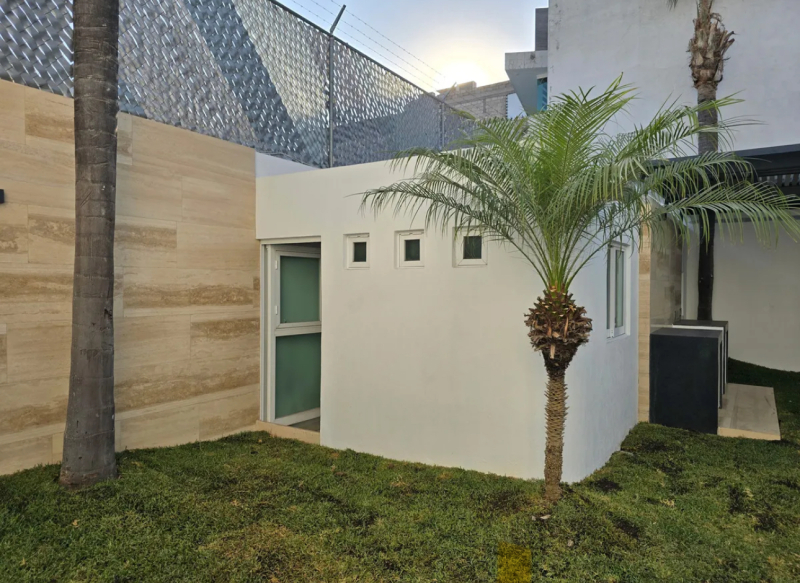 Se Vende Casa Frente Al Parque Metropolitano