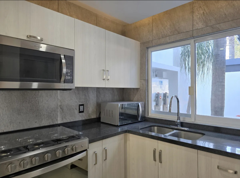Se Vende Casa Frente Al Parque Metropolitano